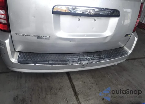 2008 Chrysler Town & Country Lx from USA, damaged, VIN 2A8HR44H08R748211